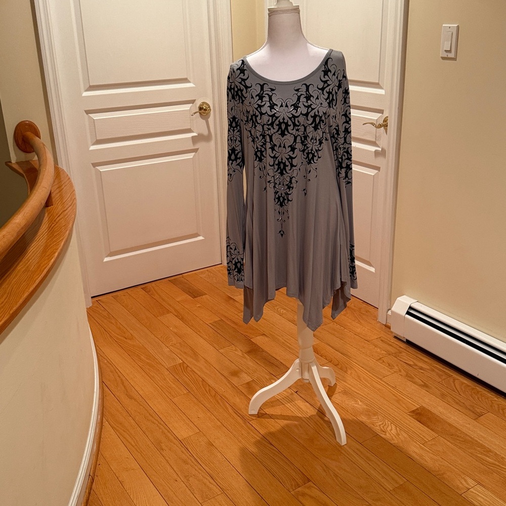 Vocal Gray and Black Asymmetrical Sparkling Long Sleeve Patterned Tunic NWT